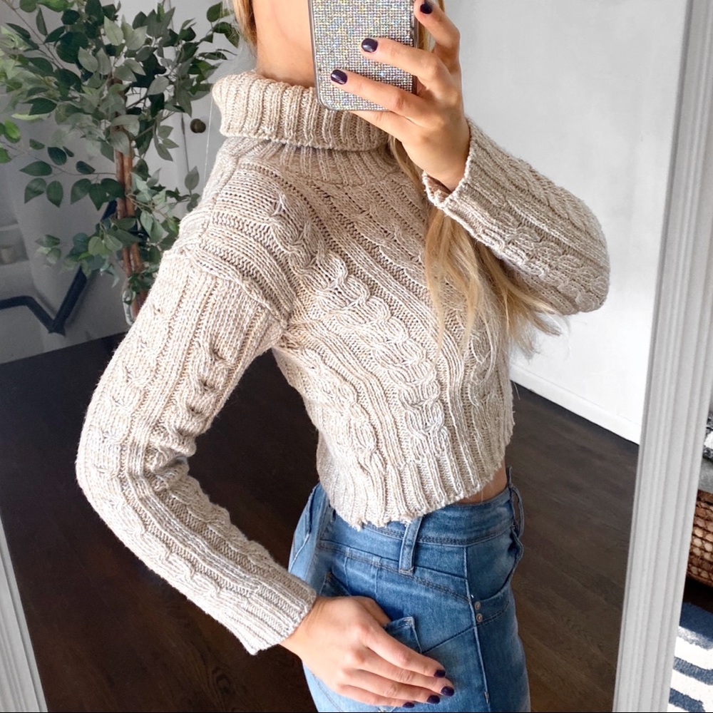 🐑 OATMEAL CABLE KNIT CROPPED KNIT TURTLENECK JUMPER! - Picture 3 of 10